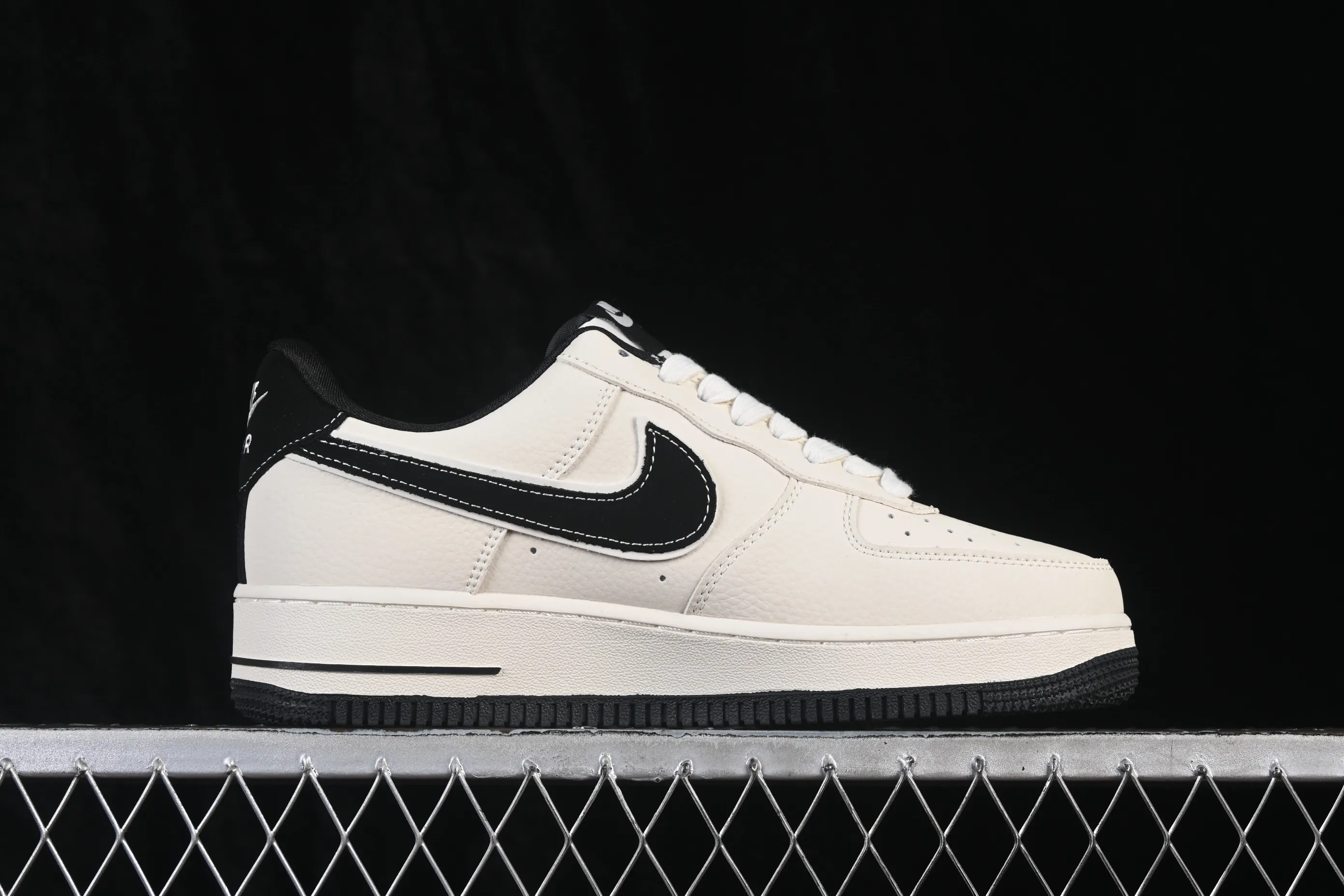 All Categories Nk Air Force 1 Air Force Series Nk Air Force 1 Low Air Force Low Nike Air Force 1'07 Low Beige White Black Contrast Color Air Force One Low Casual Sneakers DW8806-001